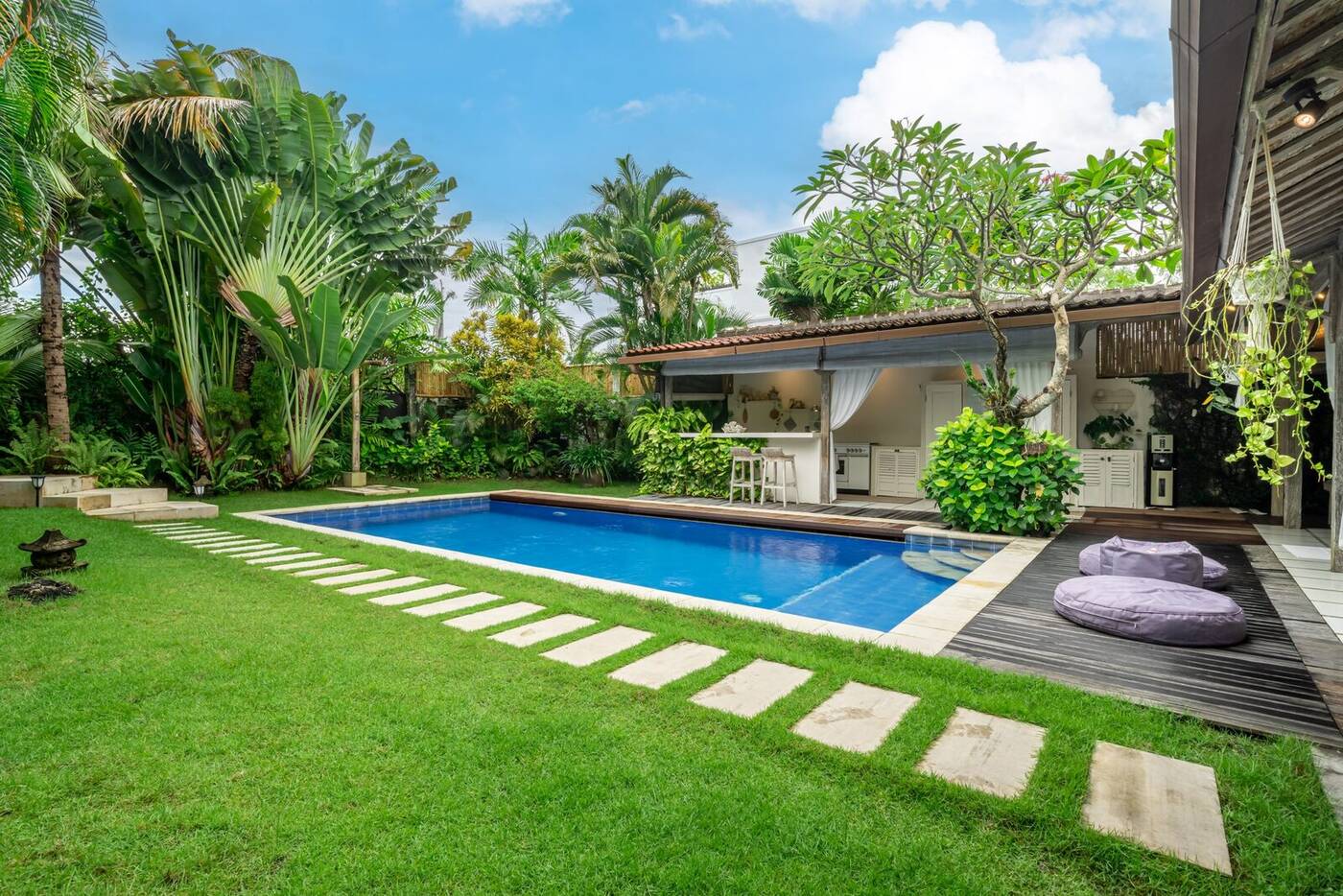 Lawn with stepping stones leading to the swimming pool, villa in Canggu, Bali