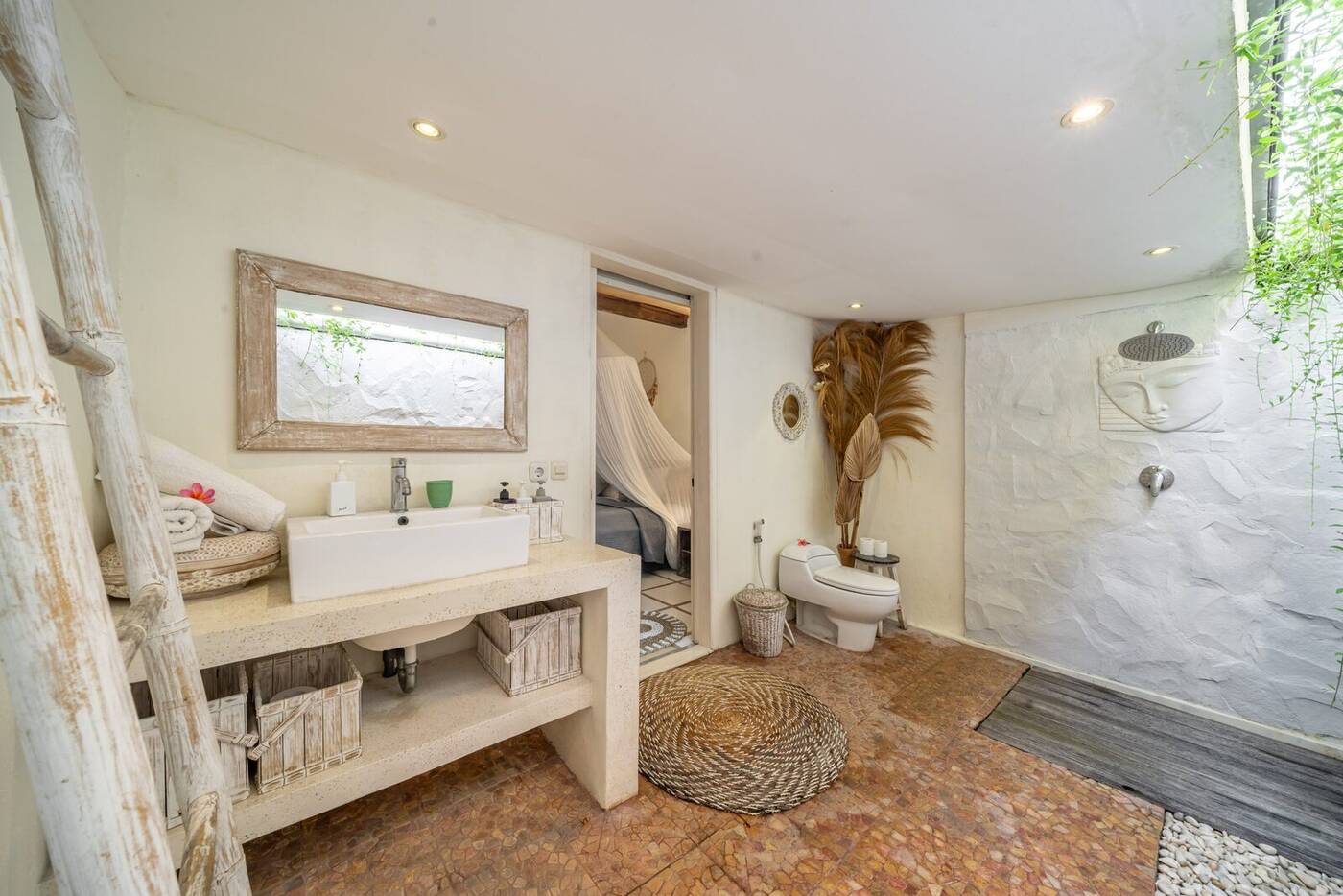 En-suite bathroom of the first bedroom with garden shower, villa in Canggu, Bali