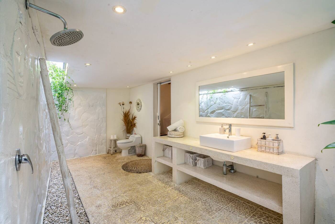 En-suite bathroom of the second bedroom with rain shower, Canggu, Bali