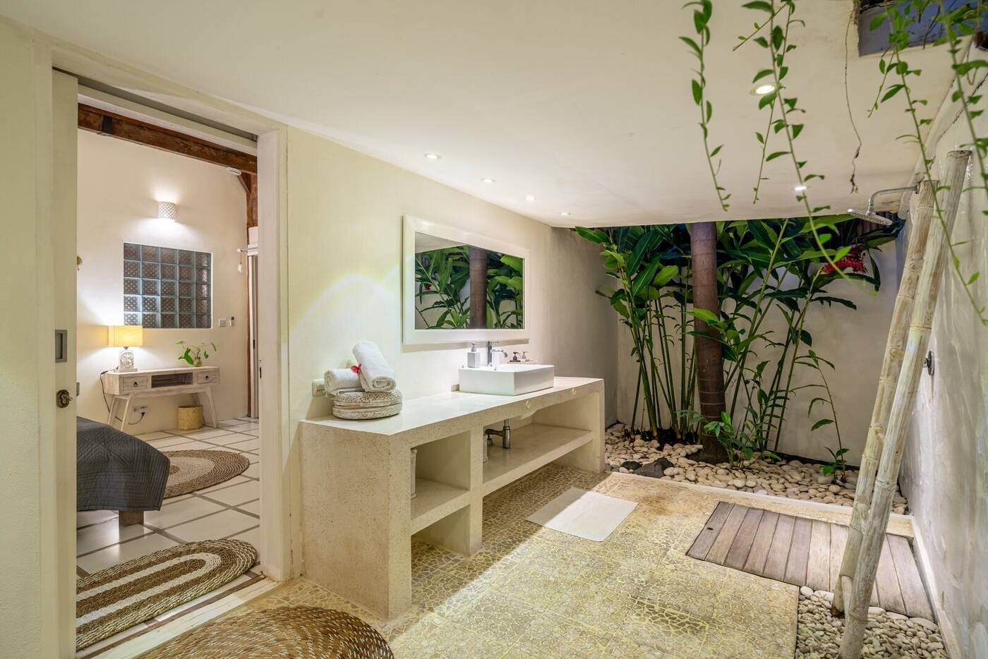 Bathroom of the second bedroom with open-air garden, Berawa, Bali
